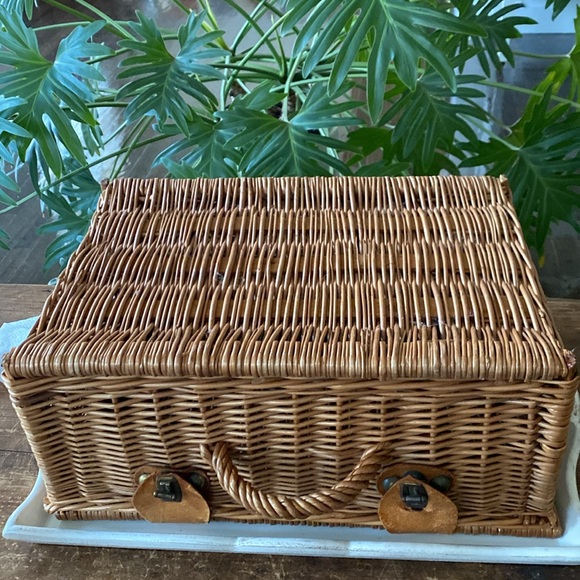 Vintage French Country Wicker Splint Wood Picnic Basket w/ Handle Leather Straps - Picture 10 of 13